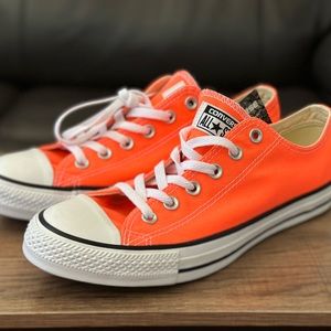 Converse All Star Chuck Taylor Hyper Orange MENS 8/WOMENS 10 brand new